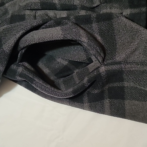 CHAPS Gray Black Plaid Long Sleeve Fleece Flannel Shirt W/Jacket Pockets Medium - Picture 13 of 16